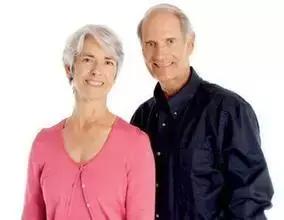 西方育儿教父西尔斯认为，雇请月嫂很有必要！