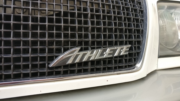 丰田皇冠athlete12代半,日本新款15代丰田皇冠