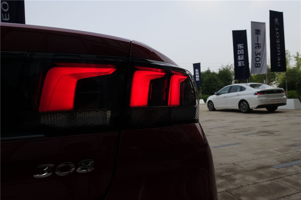 全新标致3081.2手动挡测评,全新标致308实车首秀