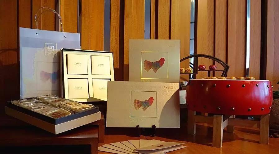 给大家盘点下各种高颜值的月饼,盘点今年新出的三款网红月饼