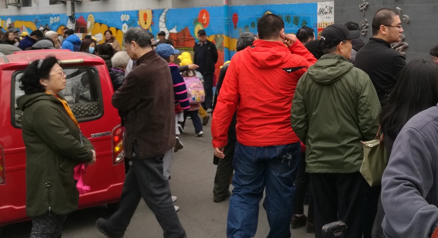 接送孩子对生活方式的禁锢：互助接送带来变革希望