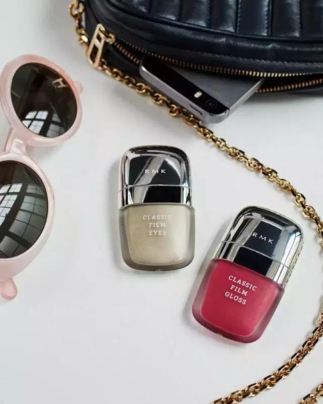 彩妆届又出一波液体眼影,据说霓虹国的妹子已经到了拼人品去抢