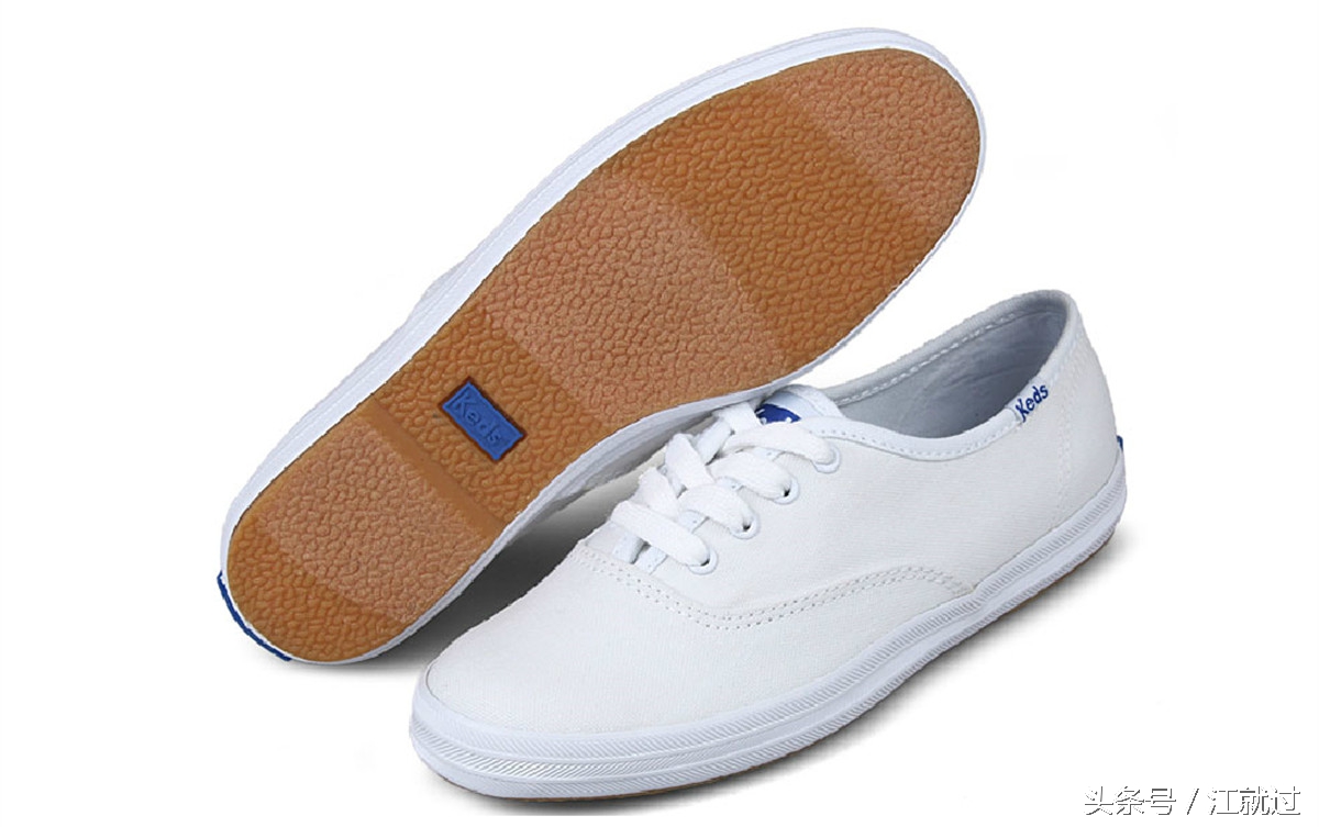 秋冬日系小白鞋怎么搭配,秋冬必备的一双百搭鞋