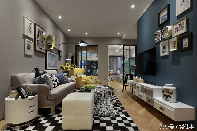 虽然很多人很喜欢这个案例，但我觉得有点乱，有点暗