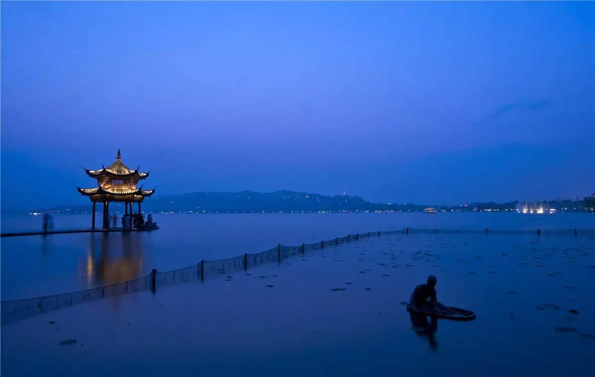 杭州西湖保俶塔夜景,杭州西湖夜景哪个地方好看