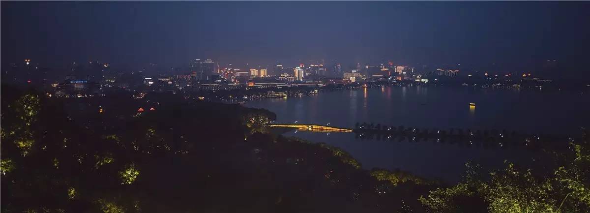 杭州西湖保俶塔夜景,杭州西湖夜景哪个地方好看