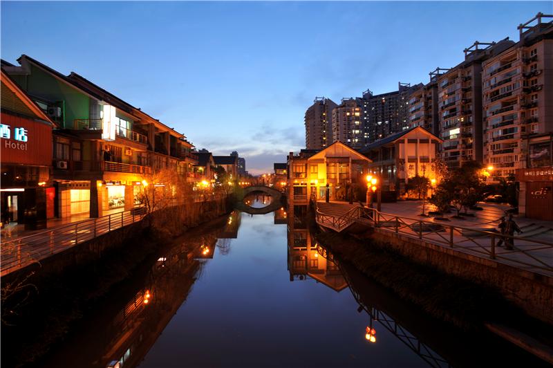 杭州西湖保俶塔夜景,杭州西湖夜景哪个地方好看