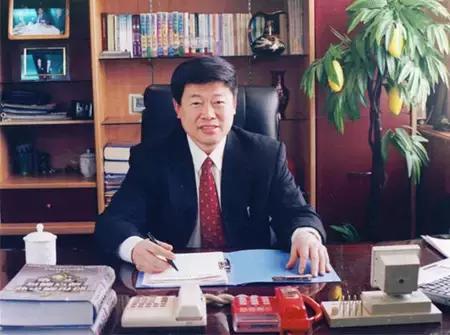 “先定个小目标！”盘点十大纺织富豪，当年如何挣得“第一个亿”