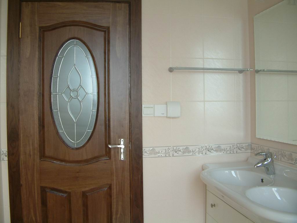 浴室门用什么材料好？教你如何选择浴室门