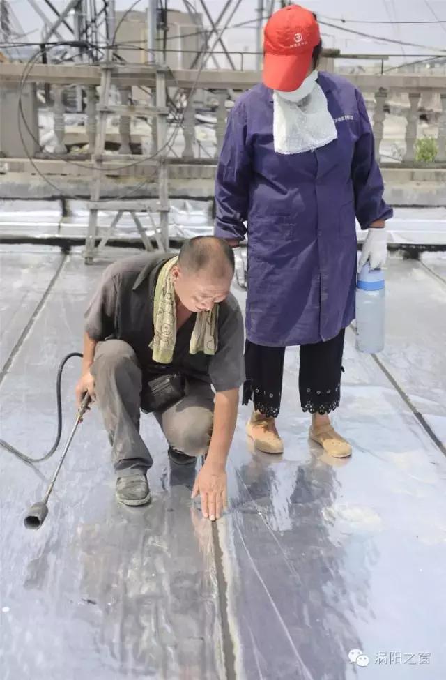 亳州一夫妻打工10年将孩子供出国留学，累并幸福着。