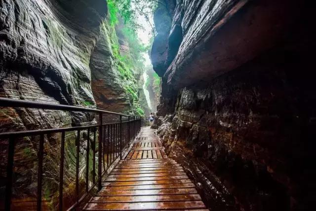 悬泉飞瀑的风景图,悬泉山瀑布在什么地方