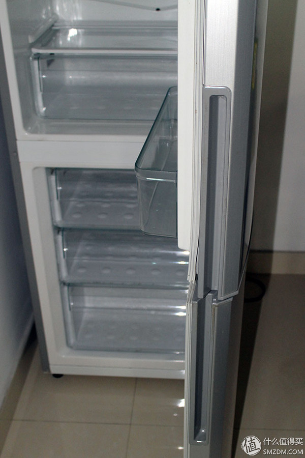 哈,你家的冰箱能安装QQ斗地主吗?