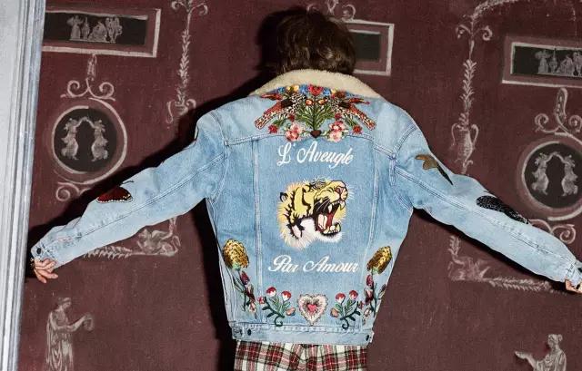 躺在品牌上的飞禽走兽