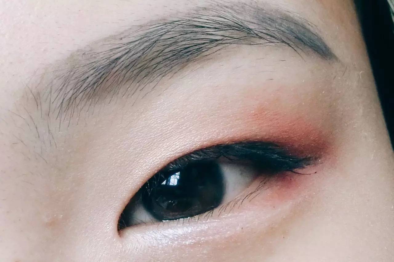 单眼皮画眼影最简单方法,单眼皮适合画眼影吗