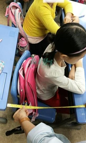 入学太火爆，家长吐槽称学校也像菜市场