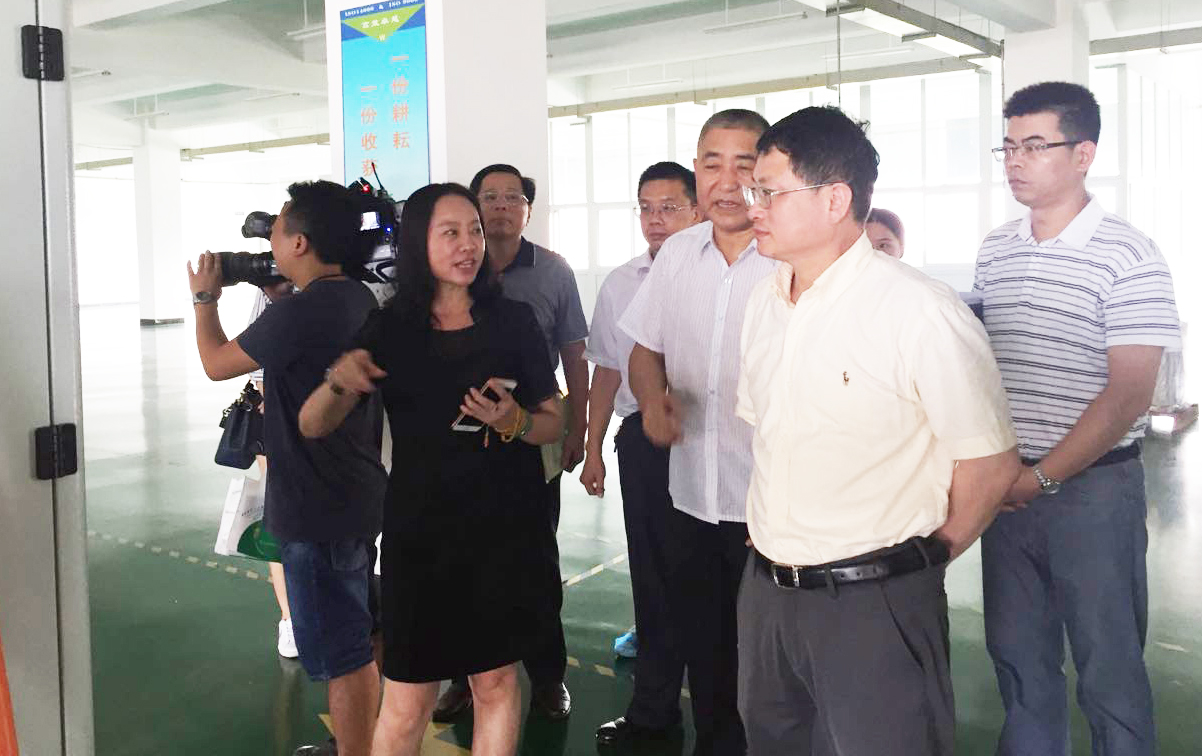 黄燕添带队走访企业