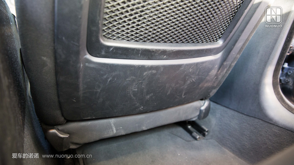 汽车长期停放在室外脏了怎么办,汽车座椅发臭自己可以洗吗