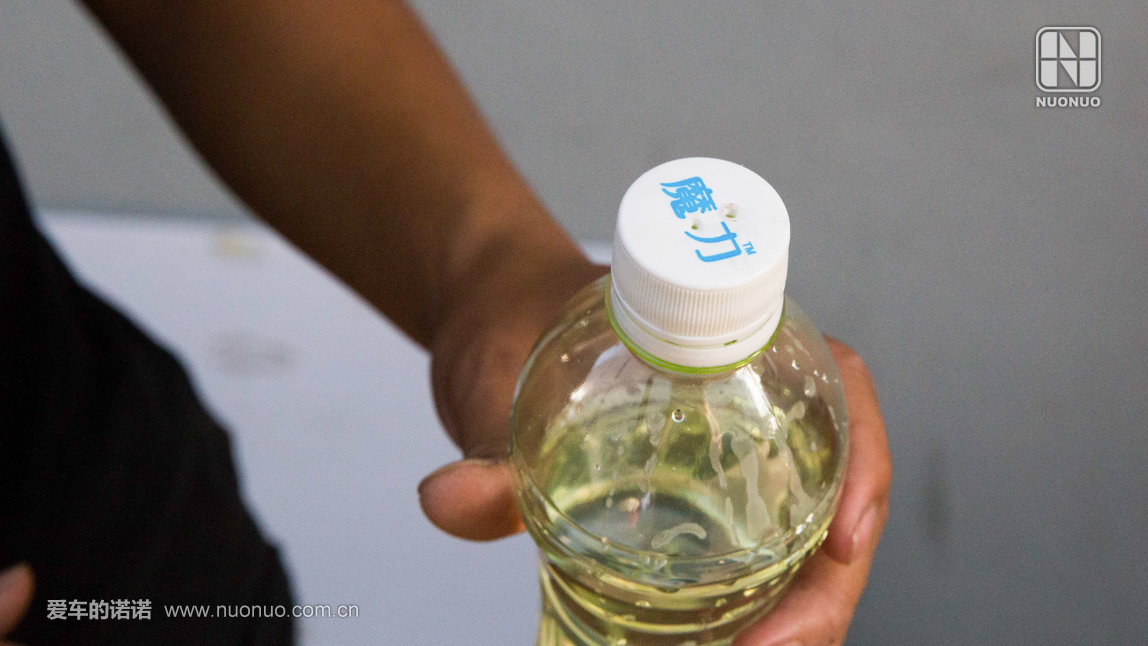 汽车长期停放在室外脏了怎么办,汽车座椅发臭自己可以洗吗