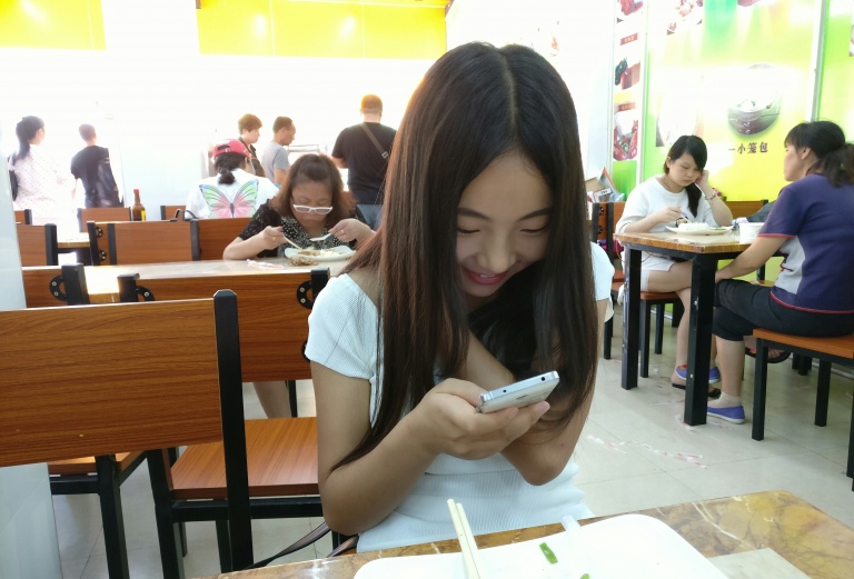 手感最好的手机一加,一加手感