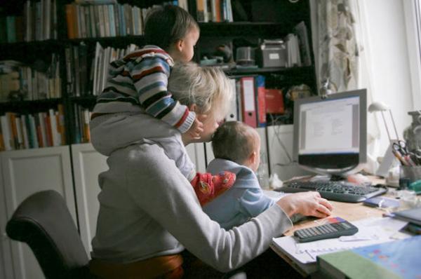 外国婆婆带孩子怎么带 (国外婆婆怎么带孩子)