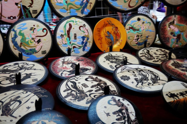 敦煌沙洲夜市去莫高窟,敦煌沙洲夜市美食烤鱼