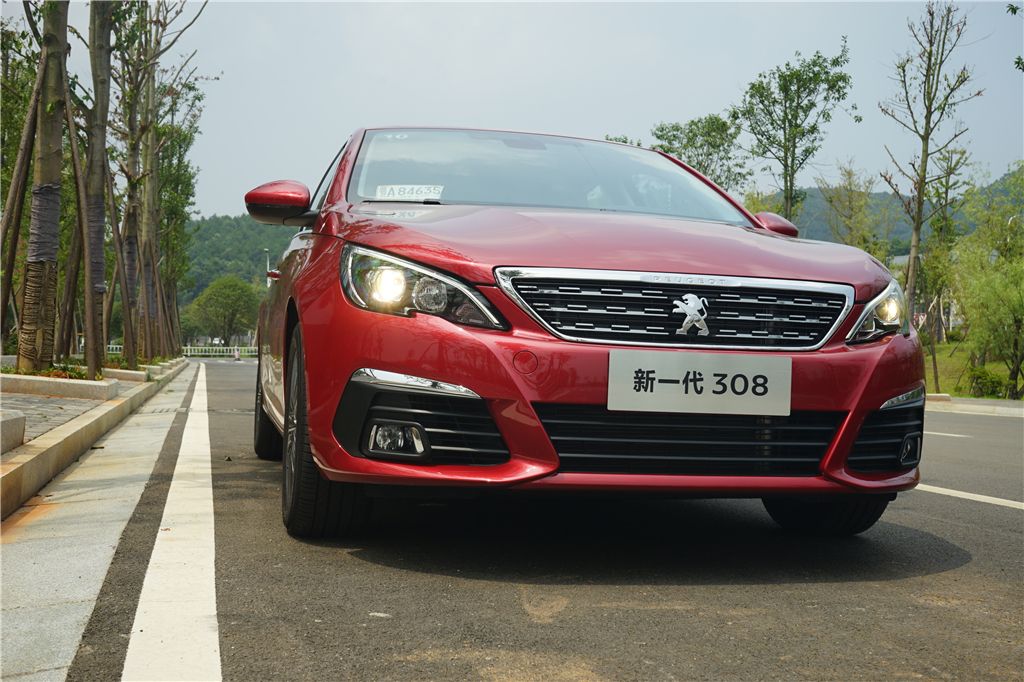 全新标致3081.2手动挡测评,全新标致308实车首秀