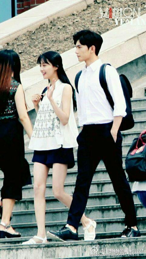 杨洋穿上黑色西装有多帅,杨洋被集体吐槽臭美