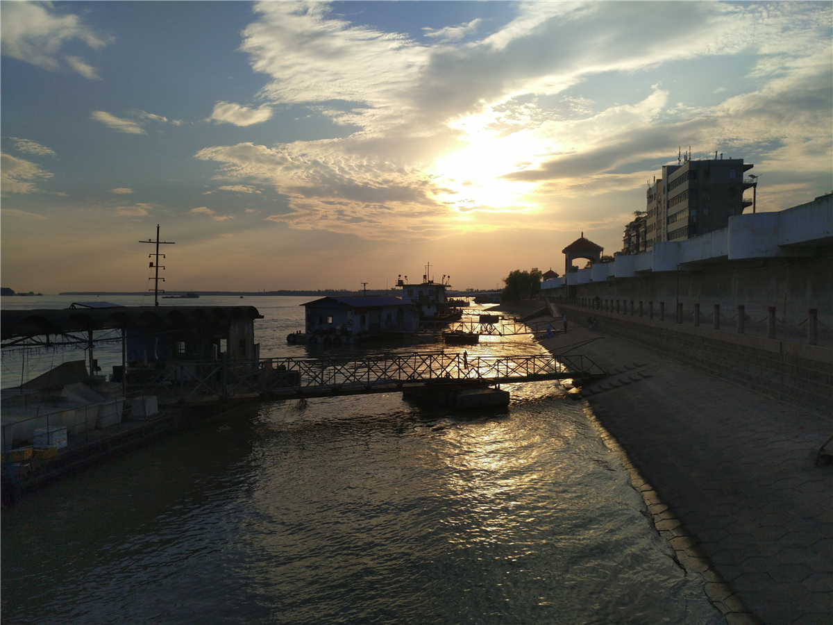 搭载骁龙820,4G+64G,跑分13万!努比亚Z11体验