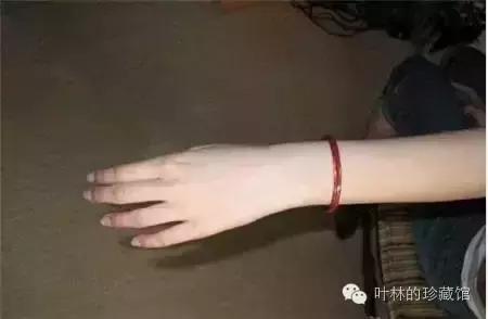 翡翠手镯和手表如何佩戴,女人佩戴翡翠手镯的图片