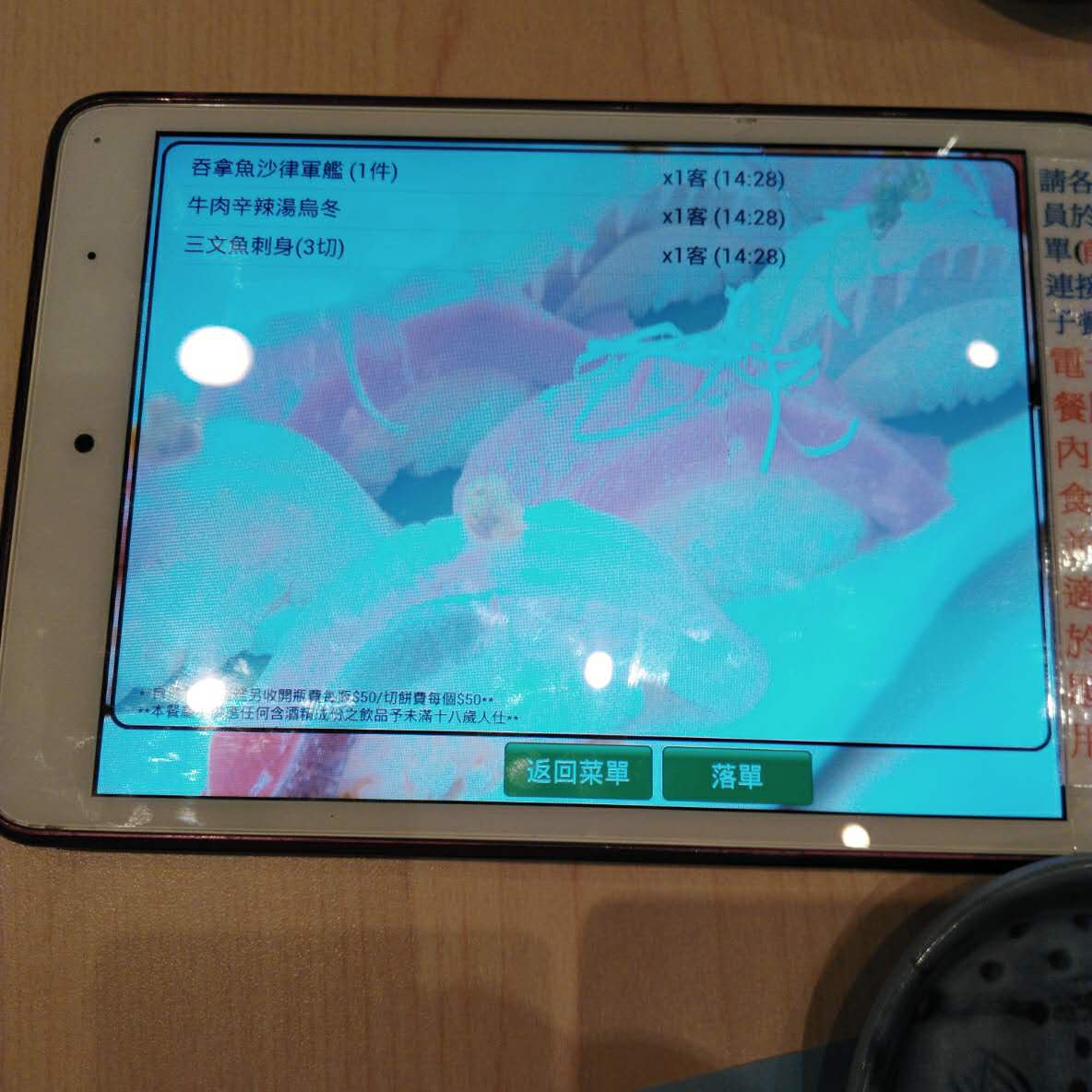 半个小时深圳去香港，就去还没被代购占领的荃湾，尽情吃吃买买