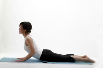 瑜伽改善便秘的动作,瑜伽治疗便秘动作