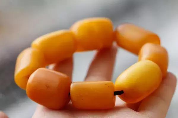 蜜蜡原本的模样,蜜蜡最后变的样子