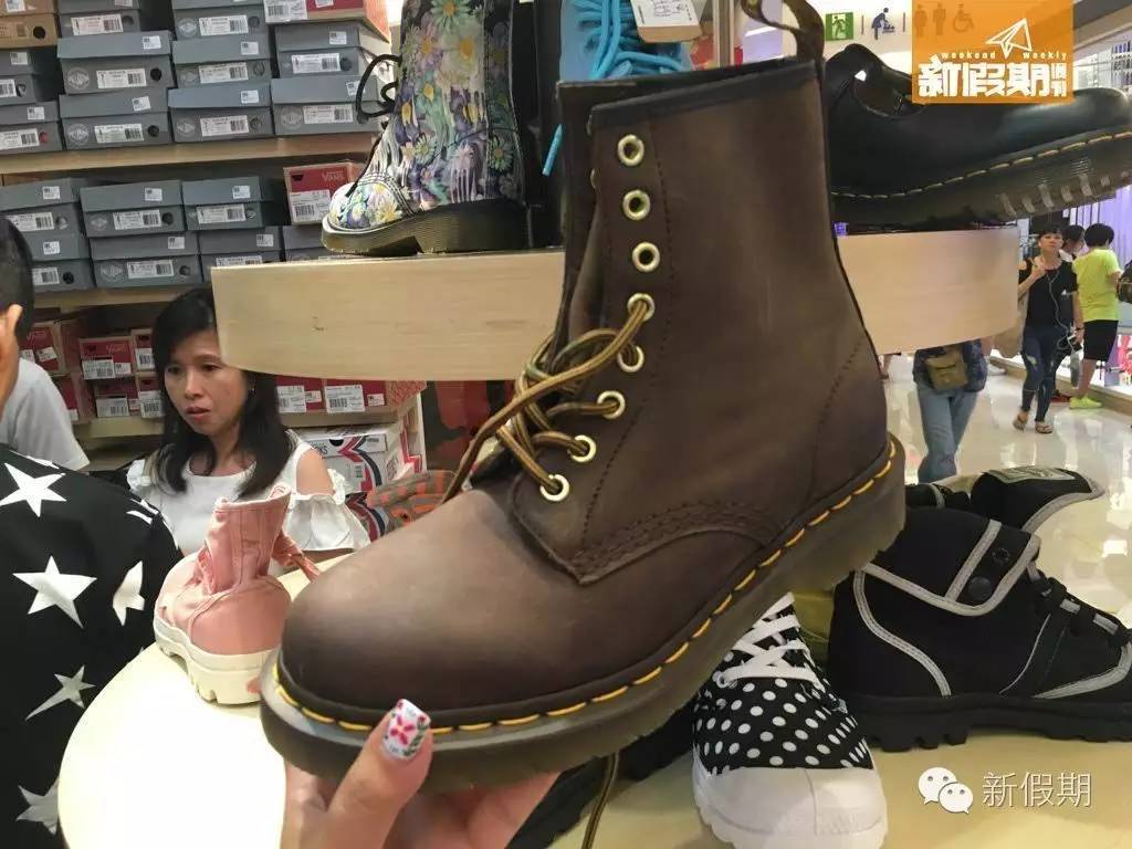 观塘APM鞋店3折!300买到Dr.Martens