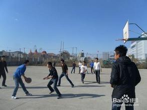 别动不动在野球场叫犯规,怎么看野球场的高手