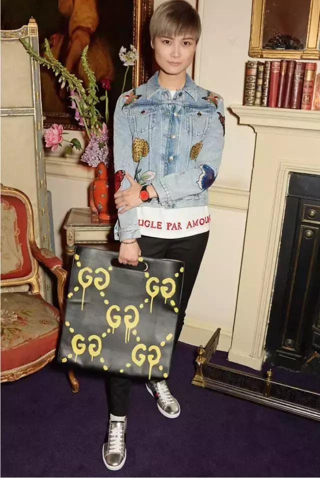 李宇春、蕾哈娜、宋茜她们都在穿这样的牛仔装!