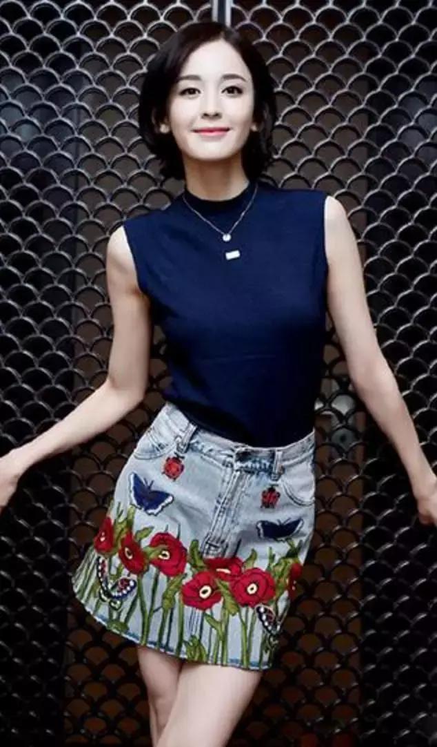 李宇春、蕾哈娜、宋茜她们都在穿这样的牛仔装!