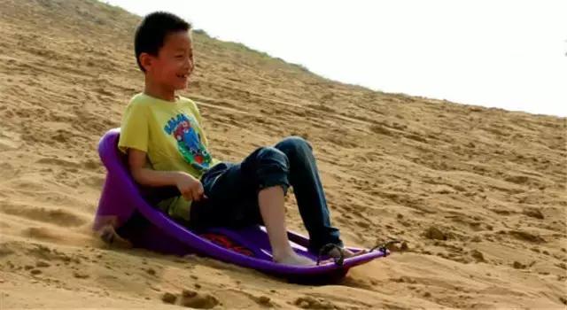 西安边上有个“沙坡头”，沙场冲浪、露营赏月，聊咋咧！