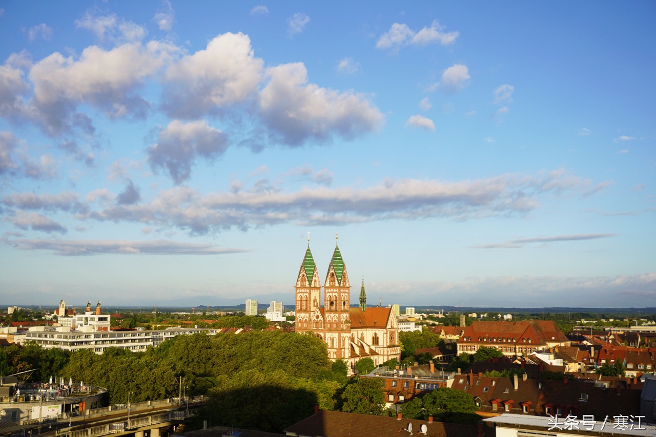踩到黑森林的泉水，就能娶到弗莱堡的漂亮妞儿！