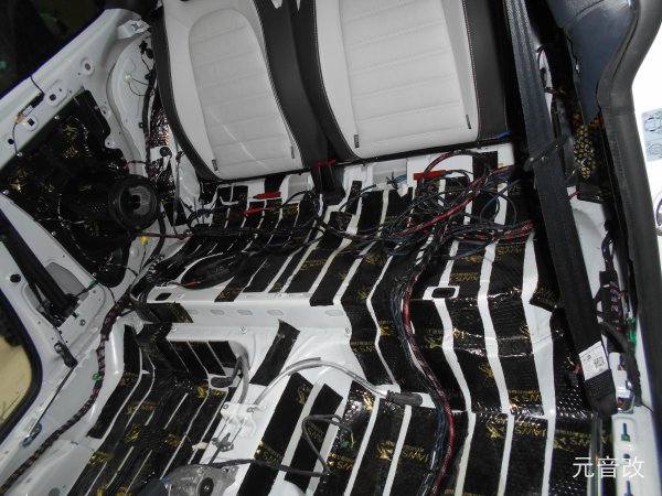 尚酷全车隔音升级音响,大众尚酷改装音响炸街车