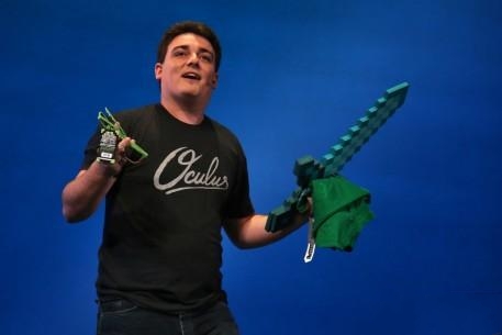 消息几则：蚁视头盔遭退款、PSVR不会上电脑