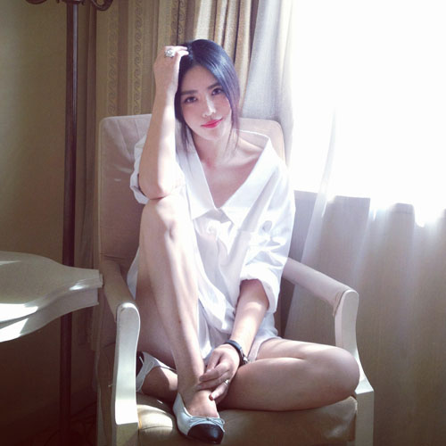 白衬衫的肖奈,肖奈和室友们穿西装