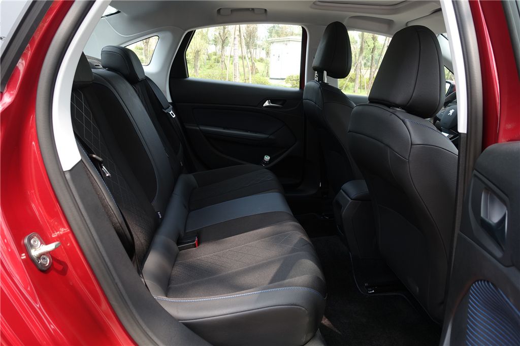 全新标致3081.2手动挡测评,全新标致308实车首秀