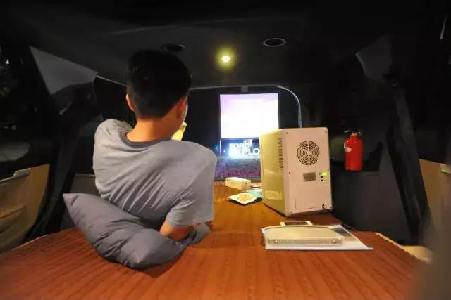 先定一个小目标，比方说先来辆福特探险者