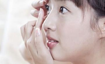 戴隐形眼镜的小妙招,隐形眼镜戴不进去怎么办老眨眼