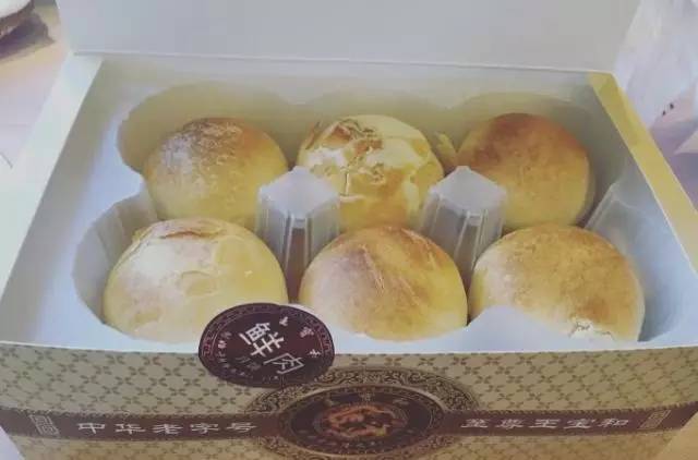 给大家盘点下各种高颜值的月饼,盘点今年新出的三款网红月饼