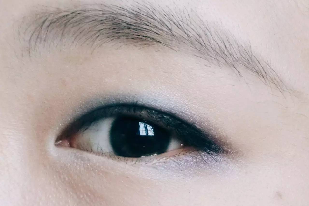 单眼皮画眼影最简单方法,单眼皮适合画眼影吗