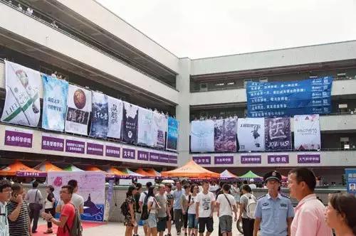 我只想开个学而已，为什么这么对我