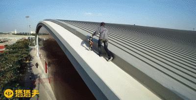 以滑板飞跃迪拜，热血青年的惊险大片