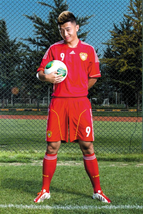 中国篮球收入高还是足球收入高,中国足球和篮球哪个工资更高