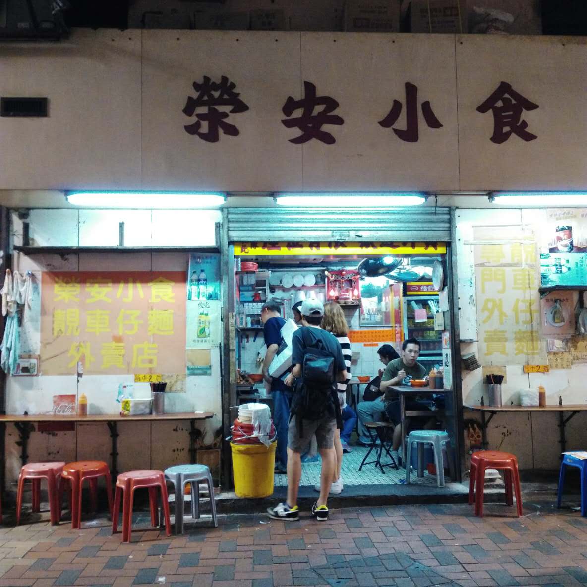 半个小时深圳去香港，就去还没被代购占领的荃湾，尽情吃吃买买